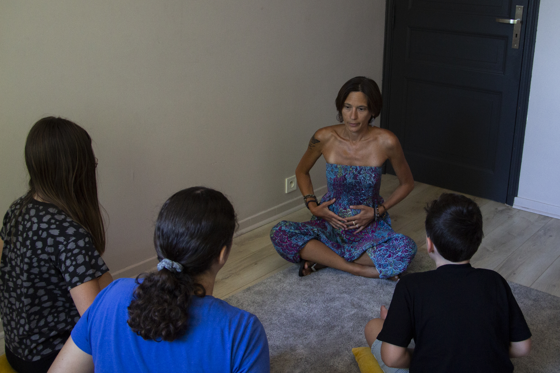 Séance de sophrologie en groupe avec des enfants